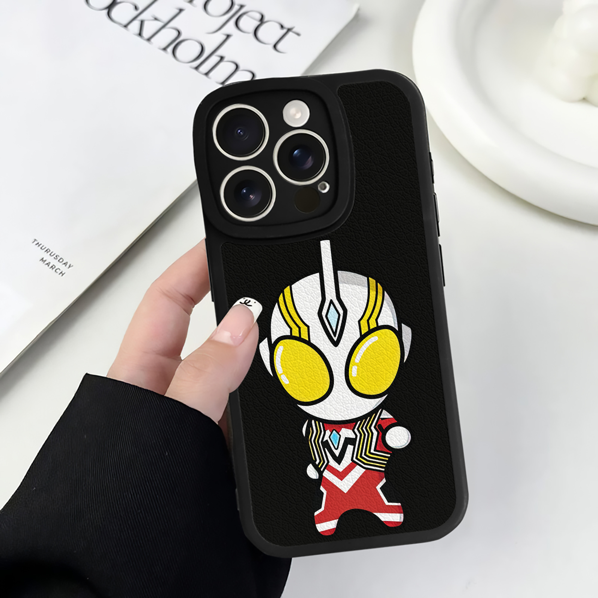 （画像用） ウルトラマン Ultraman 【iPhone 16シリーズ対応】シリコンスマホケース（レザー調） 材質：シリコン